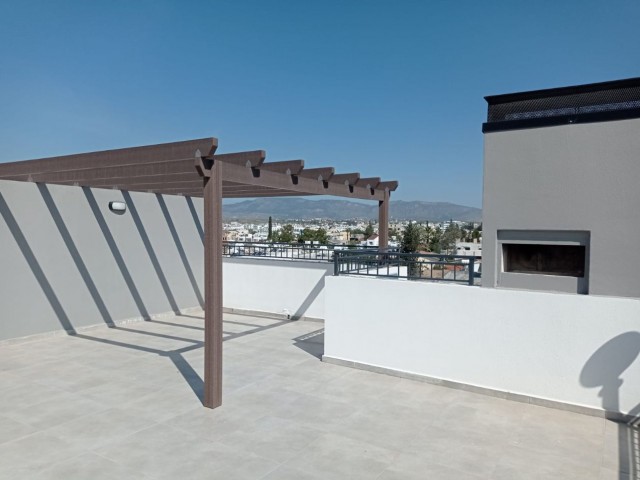 Geräumiges Penthouse zum Verkauf in zentraler Lage mit Blick auf die Stadt in gehryeli ** 