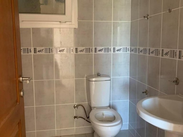 THE APARTMENT WITH ELEVATOR AND PARKING LOT (3+1) IN THE PERFECT LOCATION IN YENIŞEHIR IS IN A VERY GOOD CONDITION AND THE RENT IS GUARANTEED TO BE WAITING FOR THE LUCKY OWNER ** 