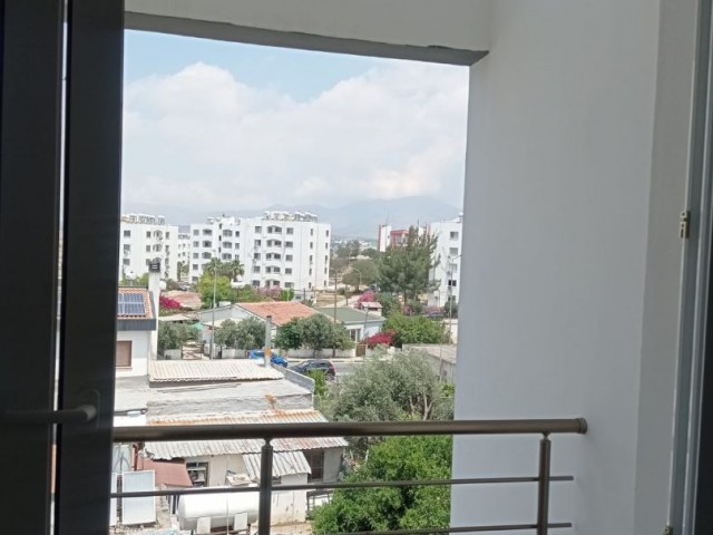 LEFKOŞA'NIN EN GÜZEL BÖLGELERİNDEN KIZILBAŞ BÖLGESİNDE (2+1) MODERN DİZAYN VE KALİTELİ MALZEME İLE YAPILMIŞ ASANSÖRLÜ VE OTOPARKLI  MÜKEMMEL DAİRELER