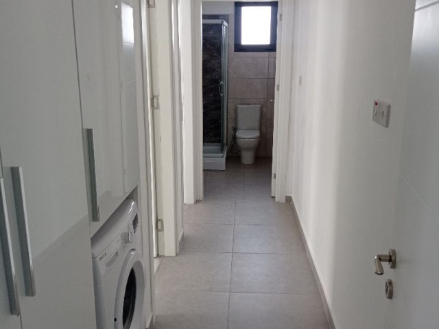 Yenişehir bölgesinde merkezi lokasyonda kapalı otoparkı olan kiralık 2+1 eşyalı daire 