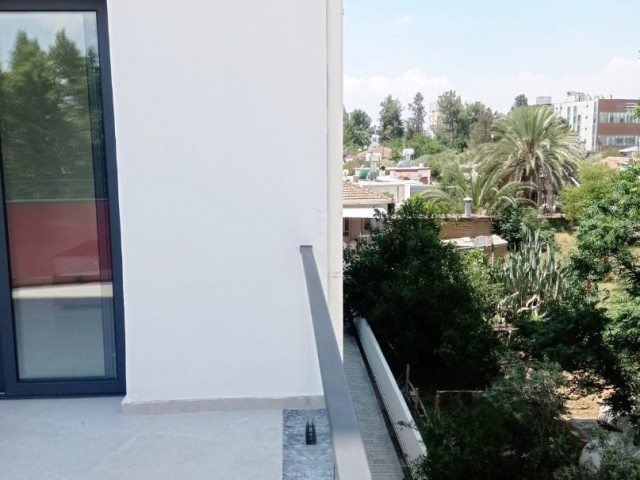 Möblierte 2+1 Wohnung Mit Terrasse In Zentraler Lage In Yenisehir ** 