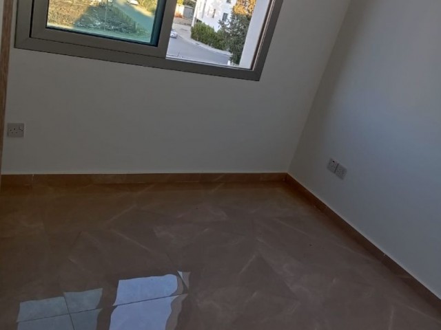 Gönyeli'de Şehir Manzaralı Merkezi Konumda Satılık Ferah Penthouse