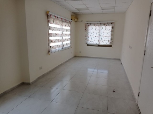 90M2 SPACIOUS SPACIOUS RENTAL APARTMENT WITH ELEVATOR (2+1) IN KAYMAKLI TERMINAL AREA ** 