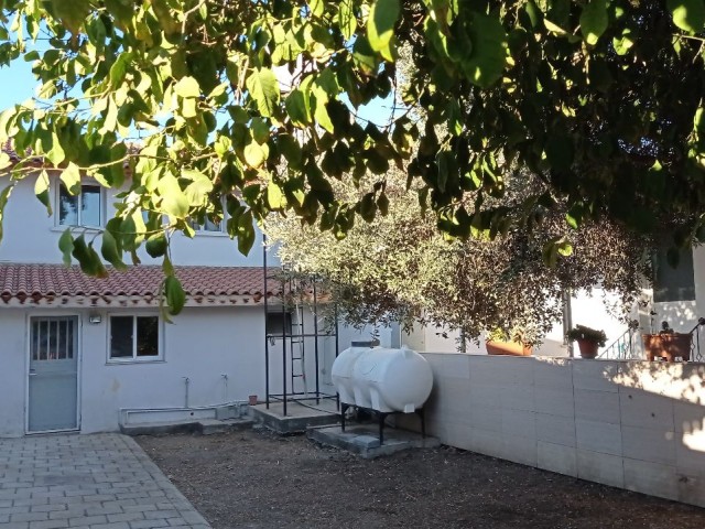 100 m2 (2+1) Maisonette mit Garten mit Vorder-und Hinterhof in kucukkaymakli Bereich freistehende kommerzielle Genehmigung Gelegenheit Produkt. ** 