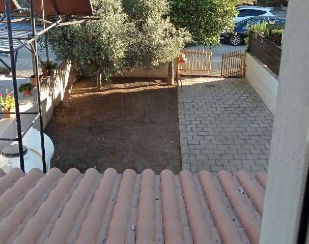 A 100 m2 (2 + 1) duplex detached commercial permit with a garden with a front and back garden in the Küçükkaymakli area is a product of the opportunity. ** 