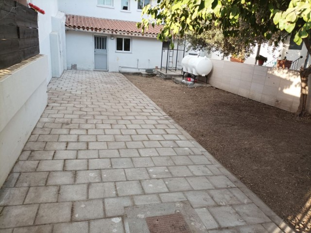 A 100 m2 (2 + 1) duplex detached commercial permit with a garden with a front and back garden in the Küçükkaymakli area is a product of the opportunity. ** 