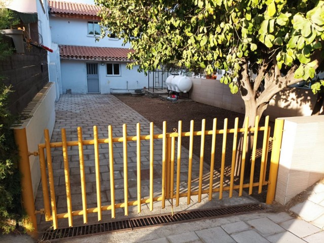 A 100 m2 (2 + 1) duplex detached commercial permit with a garden with a front and back garden in the Küçükkaymakli area is a product of the opportunity. ** 