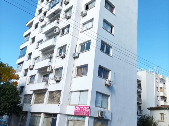 LARGE AND SPACIOUS FLAT FOR RENT WITH COMMERCIAL PERMIT IN A PERFECT LOCATION IN YENİŞEHİR, SUITABLE TO BE AN OFFICE, CLINIC, AND TRAINING CENTER WITH ELEVATOR.