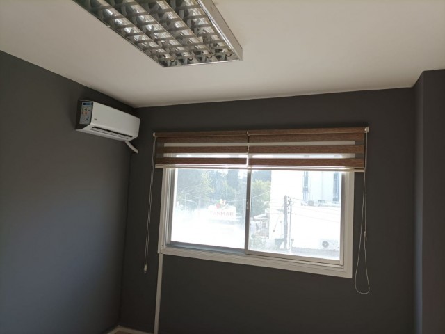 LARGE AND SPACIOUS FLAT FOR RENT WITH COMMERCIAL PERMIT IN A PERFECT LOCATION IN YENİŞEHİR, SUITABLE TO BE AN OFFICE, CLINIC, AND TRAINING CENTER WITH ELEVATOR.