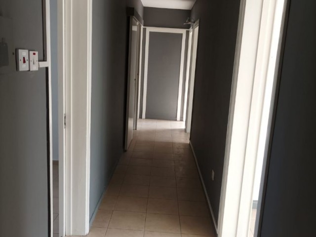 LARGE AND SPACIOUS FLAT FOR RENT WITH COMMERCIAL PERMIT IN A PERFECT LOCATION IN YENİŞEHİR, SUITABLE TO BE AN OFFICE, CLINIC, AND TRAINING CENTER WITH ELEVATOR.