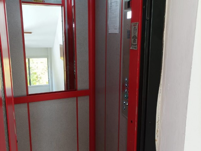 LARGE AND SPACIOUS FLAT FOR RENT WITH COMMERCIAL PERMIT IN A PERFECT LOCATION IN YENİŞEHİR, SUITABLE TO BE AN OFFICE, CLINIC, AND TRAINING CENTER WITH ELEVATOR.