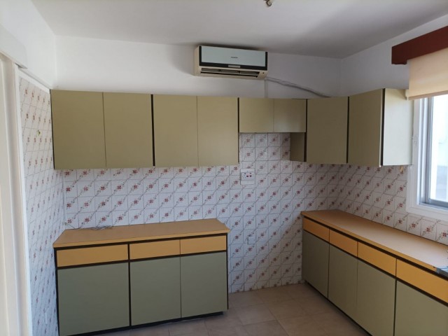 LARGE AND SPACIOUS FLAT FOR RENT WITH COMMERCIAL PERMIT IN A PERFECT LOCATION IN YENİŞEHİR, SUITABLE TO BE AN OFFICE, CLINIC, AND TRAINING CENTER WITH ELEVATOR.