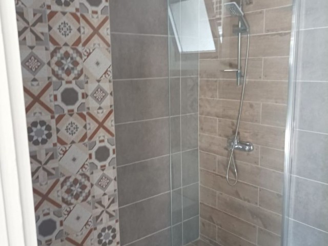 Yenişehir bölgesinde ticari izinli kiralık 3+1 ofis, eğitim yeri olmaya müsait daire