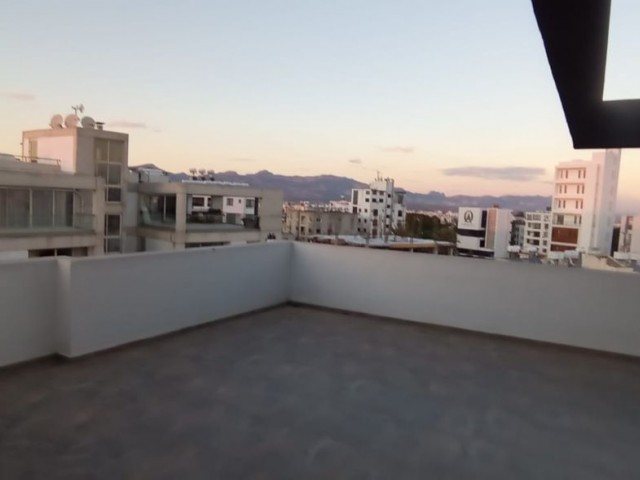 Stilvoll gestaltetes 2+1 möbliertes Penthouse mit einzigartiger Aussicht in zentraler Lage in Yenisehir. £600