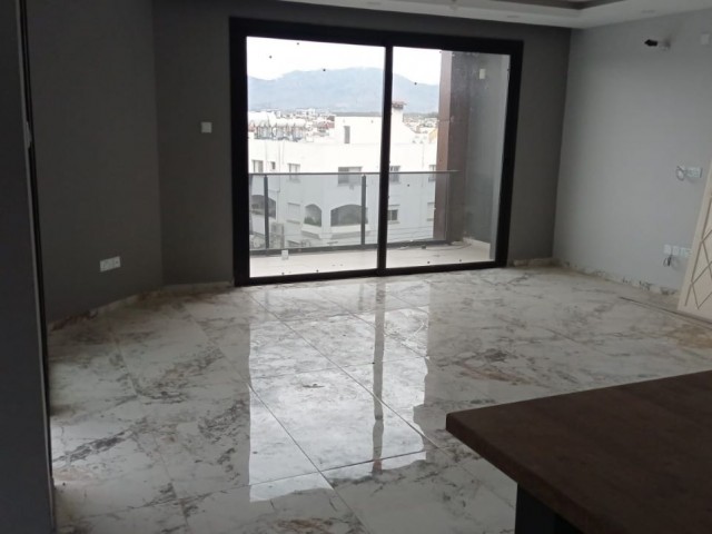 آپارتمان با طراحی عالی (3+1) 140 متر مربعی وسیع و جادار با مجوز تجاری در موقعیت عالی در GÖNYELİ LIMITED آپارتمان برای فروش