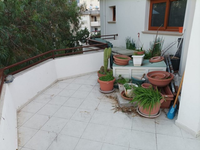 FULLY FURNISHED (2+1) 85 M2 + 50M2 SPACIOUS PENTHOUSE WITH LARGE TERRACE IN A PERFECT LOCATION IN THE MOST BEAUTIFUL REGION OF CYPRUS, GUINEA