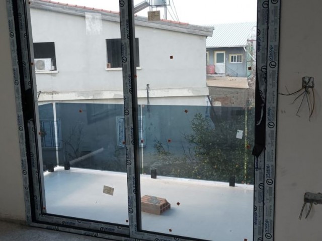 DETACHED (4+1) ENSUITE 230 M2 EXCELLENT DETACHED VILLA WITH GARDEN (4+1) ENSUITE 230 M2 IN A 654 M2 PLOT WITHIN WALKING DISTANCE TO ERÜLKÜ SUPERMARKET 10 MINUTES FROM LEFKOŞA