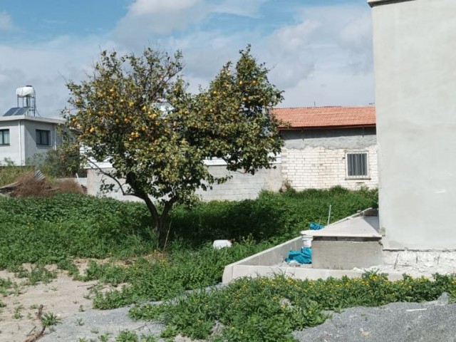 DETACHED (4+1) ENSUITE 230 M2 EXCELLENT DETACHED VILLA WITH GARDEN (4+1) ENSUITE 230 M2 IN A 654 M2 PLOT WITHIN WALKING DISTANCE TO ERÜLKÜ SUPERMARKET 10 MINUTES FROM LEFKOŞA