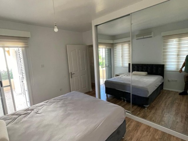 Girne Alsancak'ta satılık 4+1 Site İçerisinde  Villa