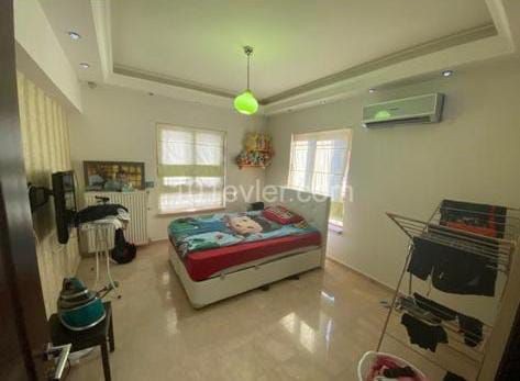 Gönyeli'de merkezi konumda 3+1 eşyalı modern dizayn edilmiş kiralık villa