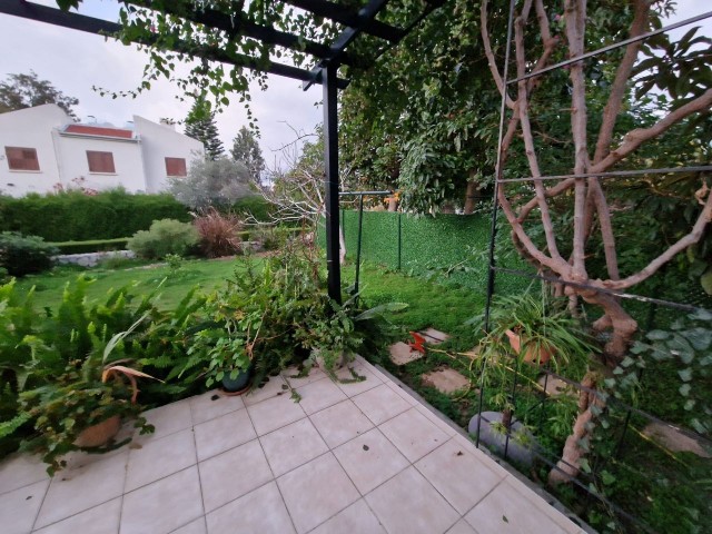 STUNNING VILLA FOR RENT WITH A GARDEN, SPACIOUS 170M2 (3+1) WITH COMMON SWIMMING POOL IN A PRIVATE SITE WITH A GARDEN IN A PERFECT LOCATION AT WALKING DISTANCE TO GAU IN GIRNE