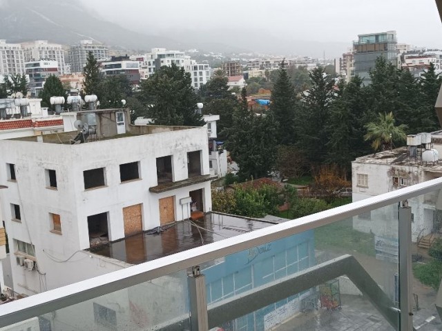 130 M2 SPACIOUS AND SPACIOUS FLAT FOR SALE IN A PERFECT LOCATION IN KYRENIA, THE MOST BEAUTIFUL CITY OF CYPRUS, WITH SEA AND MOUNTAIN VIEWS, COMMERCIAL PERMIT, ELEVATOR AND CLOSED PARKING PARKING.