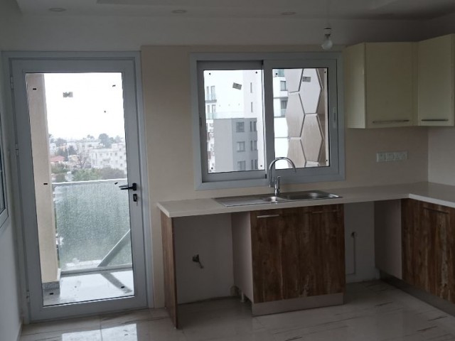 130 M2 SPACIOUS AND SPACIOUS FLAT FOR SALE IN A PERFECT LOCATION IN KYRENIA, THE MOST BEAUTIFUL CITY OF CYPRUS, WITH SEA AND MOUNTAIN VIEWS, COMMERCIAL PERMIT, ELEVATOR AND CLOSED PARKING PARKING.