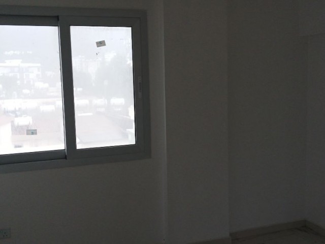 130 M2 SPACIOUS AND SPACIOUS FLAT FOR SALE IN A PERFECT LOCATION IN KYRENIA, THE MOST BEAUTIFUL CITY OF CYPRUS, WITH SEA AND MOUNTAIN VIEWS, COMMERCIAL PERMIT, ELEVATOR AND CLOSED PARKING PARKING.