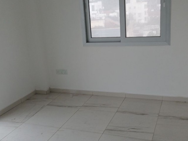 130 M2 SPACIOUS AND SPACIOUS FLAT FOR SALE IN A PERFECT LOCATION IN KYRENIA, THE MOST BEAUTIFUL CITY OF CYPRUS, WITH SEA AND MOUNTAIN VIEWS, COMMERCIAL PERMIT, ELEVATOR AND CLOSED PARKING PARKING.