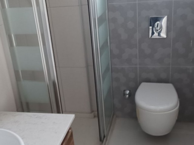 130 M2 SPACIOUS AND SPACIOUS FLAT FOR SALE IN A PERFECT LOCATION IN KYRENIA, THE MOST BEAUTIFUL CITY OF CYPRUS, WITH SEA AND MOUNTAIN VIEWS, COMMERCIAL PERMIT, ELEVATOR AND CLOSED PARKING PARKING.