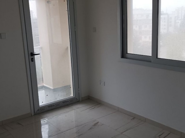 130 M2 SPACIOUS AND SPACIOUS FLAT FOR SALE IN A PERFECT LOCATION IN KYRENIA, THE MOST BEAUTIFUL CITY OF CYPRUS, WITH SEA AND MOUNTAIN VIEWS, COMMERCIAL PERMIT, ELEVATOR AND CLOSED PARKING PARKING.