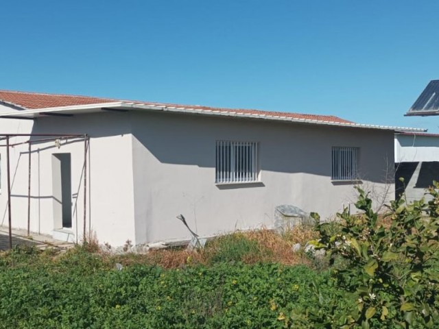 PERFECT, SPACIOUS AND SPACIOUS DETACHED RESIDENCE FOR SALE AT A VERY REASONABLE PRICE WITH 150M2 GARDEN IN 700M2 GARDEN IN SERHATKÖY AREA, ONE OF THE MOST BEAUTIFUL AND GREEN AREAS OF CYPRUS