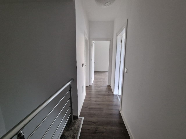 2+1 Maisonette-Villa mit Garten zum Verkauf in Minareliköy. Sofort bezugsfertig