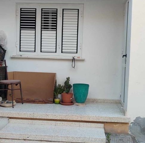 LARGE AND SPACIOUS (3+1) 130M2 TURKISH MADE, VERY AFFORDABLE PRICE FLAT FOR SALE, GROUND FLOOR WITH GARDEN, IN A PERFECT LOCATION IN KÜÇÜK KAYMAKLI.