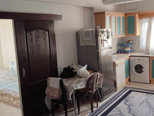 BARGAIN FLAT FOR SALE IN NICOSIA YENİCAMİ AREA (3+1) 130 M2 LARGE AND SPACIOUS TURKISH MADE WITH TERRACE USE ADVANTAGE.