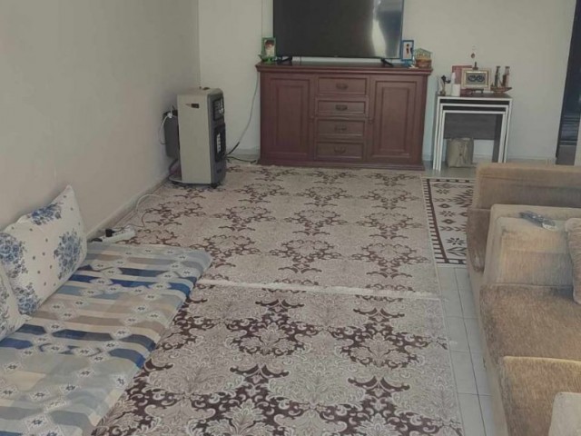 BARGAIN FLAT FOR SALE IN NICOSIA YENİCAMİ AREA (3+1) 130 M2 LARGE AND SPACIOUS TURKISH MADE WITH TERRACE USE ADVANTAGE.