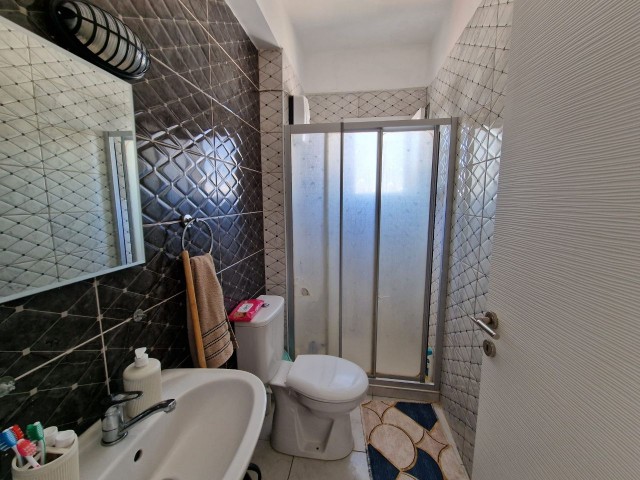 2+1 flat for sale in a decent location in Gönyeli