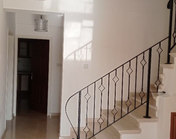 Gönyeli Bölgesin de 150 M2  Huzurlu ve Nezih Konumda Yeni Eşyalı Kiralık Muhteşem Villa 