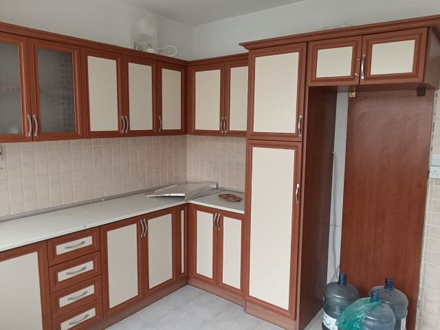 3+1 flat for sale in Kızılbaş area, next to Dr Fazıl Küçük park. Centrally located