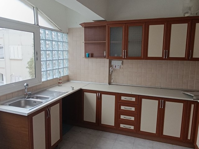 3+1 flat for sale in Kızılbaş area, next to Dr Fazıl Küçük park. Centrally located