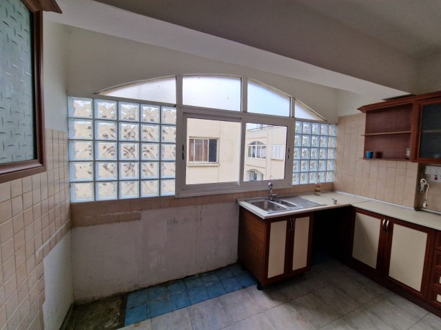 3+1 flat for sale in Kızılbaş area, next to Dr Fazıl Küçük park. Centrally located