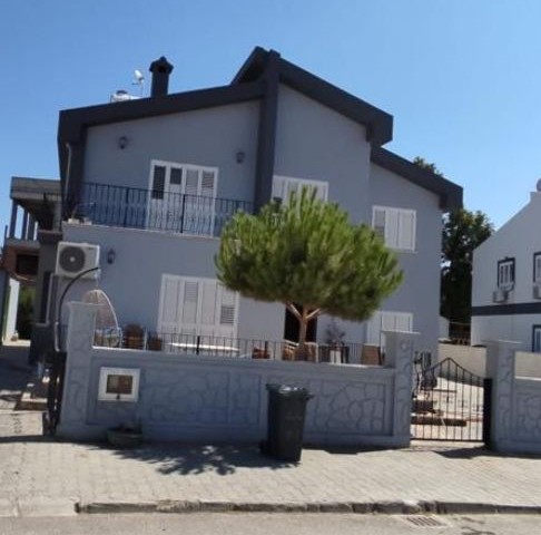 4+1 Turkish villa for sale in Gönyeli region with large garden and pool