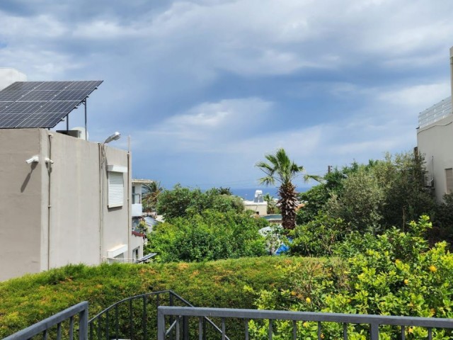 GIRNE-ALSANCAK, FREISTEHENDES ZYPERNHAUS, MIT AUSSICHT, PRIVATEM GARTEN, TERRASSE, GROßE 2+1, IN DER NÄHE VON ALLEM