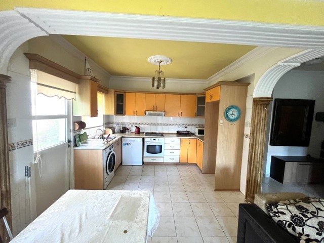 CENTRAL KYRENIA , SPECIOUS GARDEN FLAT 3+1, 135M2, OPPOSITE GREEN AREA , WELL LOOKED AFTER , CLOSE TO ALL AMENITIES 