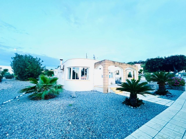 GIRNE, ESENTEPE - BEAUTIFUL DETACHED BUNGALOW WITH ROOF TERRACE AND SEA VIEWS