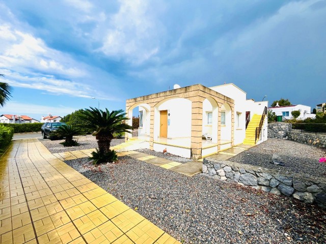 GIRNE, ESENTEPE - BEAUTIFUL DETACHED BUNGALOW WITH ROOF TERRACE AND SEA VIEWS