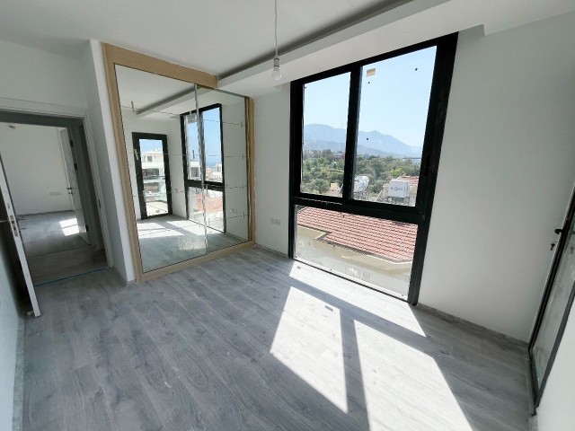 BRANDNEUE LUXUS-2+1-WOHNUNG MIT MEER- UND BERGBLICK IM STADTZENTRUM VON KYRENIA