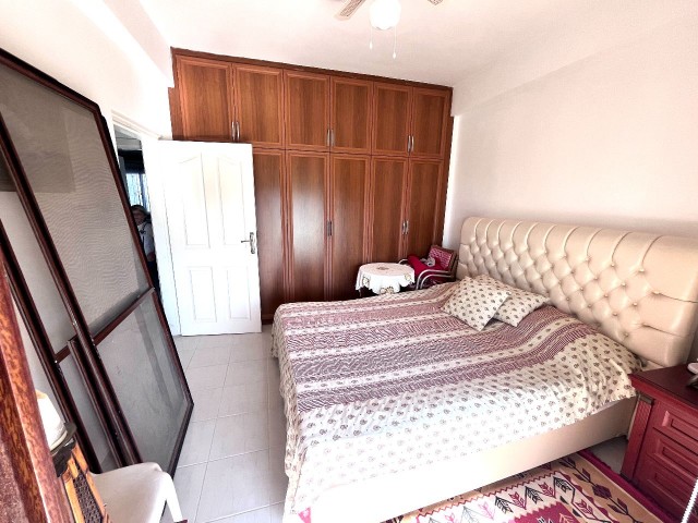 GIRNE, KARAOĞLANOĞLU – GROSSE 1+1 PENTHOUSE-WOHNUNG NUR 200 M VOM MEER ENTFERNT