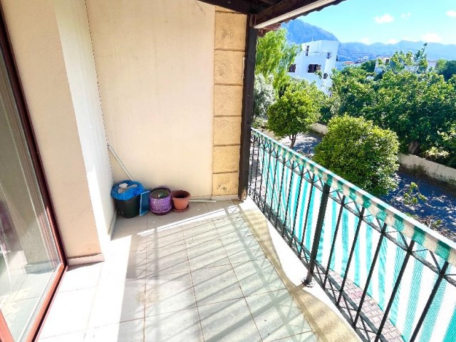 GIRNE, KARAOĞLANOĞLU – GROSSE 1+1 PENTHOUSE-WOHNUNG NUR 200 M VOM MEER ENTFERNT