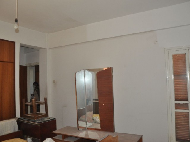 3 + 2 200 M2 APARTMENT WITH GARDEN IN ALAYKOY ** 